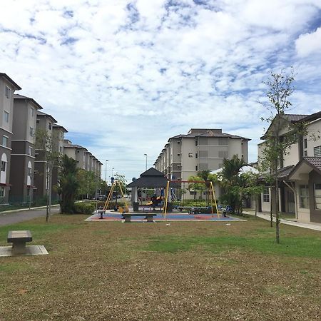 Akasia Apartment Kampong Telok Gadong Kechil Ngoại thất bức ảnh